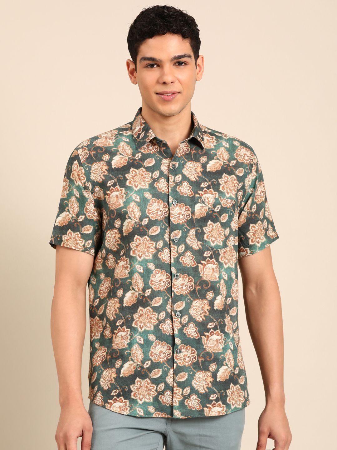 Stitchi Men's Vintage Floral Print Premium Casual Half Sleeve Shirt